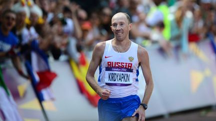 Sergey Kirdyapkin  en route pour la médaille d'or, loin devant Diniz