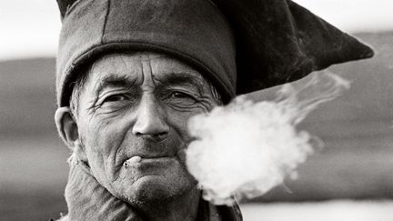 L’éleveur de rennes David Sara porte le chapeau traditionnel des « quatre vents » de la ville de Karasjok, 1994 (FRED IVAR UTSI KLEMETSEN)