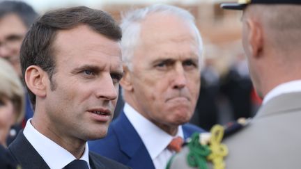 Le président français Emmanuel Macron visite une base de la marine australienne à Sydney (Australie), le 2 mai 2018. (LUDOVIC MARIN / AFP)