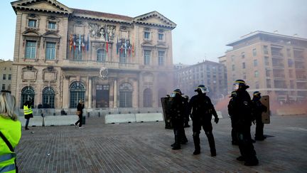 Une manifestation de "gilets jaunes" à Marseille (Bouches-du-Rhône), le 1er décembre 2018. (MAXPPP)