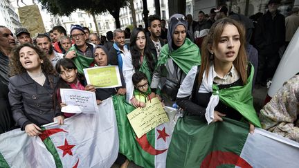 Manifestation contre l'élection présidentielle, le 3 décembre 2019 à Alger.&nbsp; (RYAD KRAMDI / AFP)