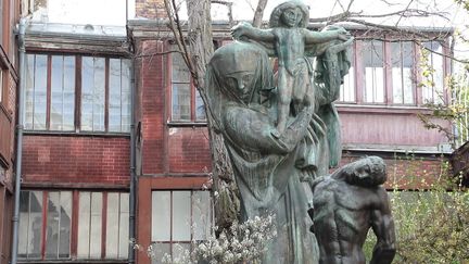 Sculpture d'Antoine Bourdelle dans les jardins de son ancien atelier (France 3 Ile-de-France)