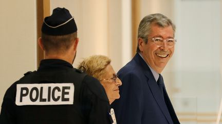 Patrick et Isabelle Balkany, au tribunal de Paris, le 13 septembre 2019. (THOMAS SAMSON / AFP)