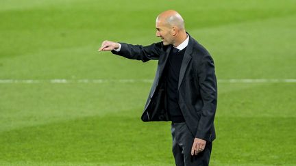 Zinédine Zidane sur le banc du Real Madrid contre Osasuna, le 1er mai 2021. (IRH / SPAIN DPPI)