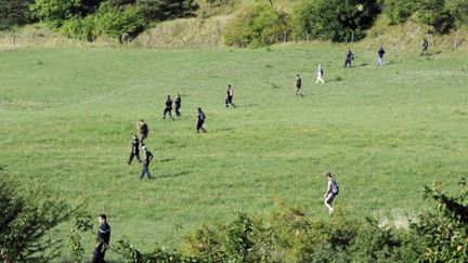 Des gendarmes, des pompiers et des volontaires effectuant des recherches après la disparition de Marie-Jeanne (AFP - PHILIPPE DESMAZES)