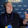 Steve&nbsp;Bannon répond aux auditeurs lors&nbsp;de l'émission "Breitbart News Daily", sur la radio&nbsp;SiriusXM Patriot, à Cleveland&nbsp;(Ohio, Etats-Unis), le 21 juillet 2016. (BEN JACKSON / GETTY IMAGES NORTH AMERICA / AFP)