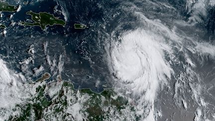 L'ouragan Maria vu par satellite au-dessus des Antilles, le 18 septembre 2017. (NOAA / RAMMB / AFP)