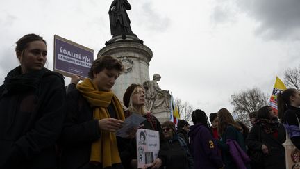 Des manifestantes réunies place de la République, à Paris, pour la&nbsp;Journée internationale des&nbsp;droits des femmes, le 8 mars 2019. (GREG LOOPING / AFP)