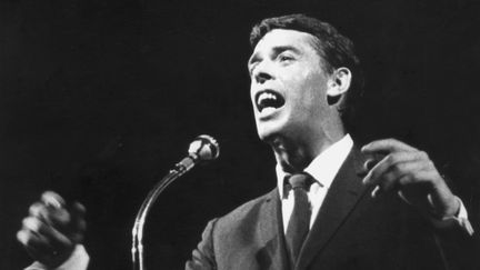 Concert de Jacques Brel à la foire aux vins d'Alsace en 1962.&nbsp; (ROGER STRUSS / MAXPPP)