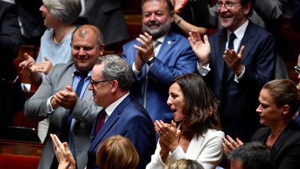 Richard Ferrand entouré de députés LREM à l'Assemblée nationale, le 31 juillet 2018. (GERARD JULIEN / AFP)