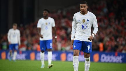 Kylian Mbappé à l'issue de la défaite de la France au Danemark en Ligue des nations, le 25 septembre 2022.&nbsp; (FRANCK FIFE / AFP)