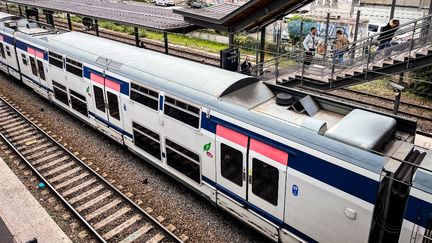 Quatre personnes blessées dont deux grièvement, à coups de hache, dans le RER E en gare d'Ozoir-la-Ferrière