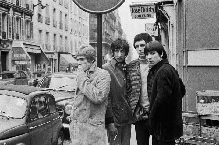 The Who à Paris en novembre 1965, saisis sous l'enseigne d'un coiffeur.
 (Roger Kasparian)