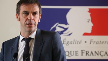 Le ministre de la Santé, Olivier Véran, lors d'une conférence de presse sur le nouveau coronavirus au ministère de la Santé, le 18 février 2020 à Paris.&nbsp; (LUDOVIC MARIN / AFP)