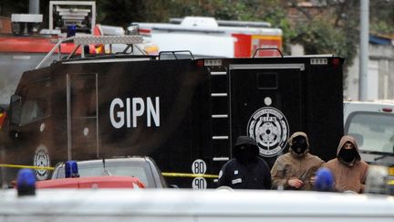 Des membres du GIPN, le 22 mars 2012, pr&egrave;s de l'immeuble toulousain o&ugrave; &eacute;tait retranch&eacute; Mohamed Merah, le suspect des tueries de Toulouse et Montauban. (REMY GABALDA / AFP)