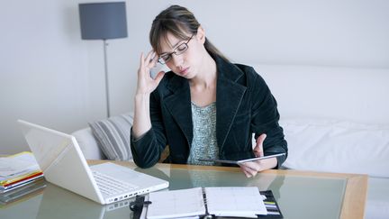 Une trentaine de d&eacute;put&eacute;s demandent la reconnaissance du burn out comme maladie professionnelle, dans une tribune publi&eacute;e dans le "Journal du dimanche", le 7 d&eacute;cembre 2014. (B. BOISSONNET / BSIP / AFP)