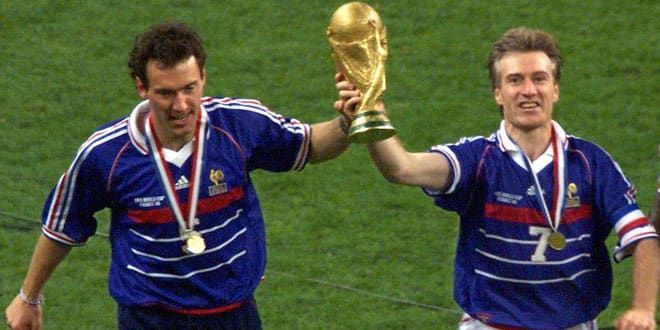 Didier Deschamps et Laurent Blanc se partagent le poids de la Coupe du monde, mais Deschamps a été le premier à la soulever