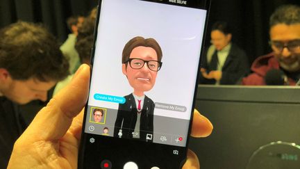 le nouveau Galaxy S9 permet de créer des émojis personnalisés en réalité augmentée. (JEROME COLOMBAIN / RADIO FRANCE)