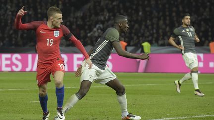 La joie du buteur Vardy devant Ruediger après l'égalisation de l'Angleterre face à l'Allemagne