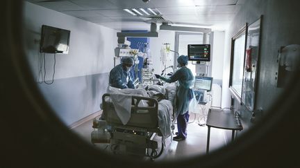 Le service de réanimation de l'hôpital Jacques-Cartier, à Massy (Essonne), le 9 avril 2020. Photo d'illustration.&nbsp; (YANN CASTANIER / HANS LUCAS / AFP)