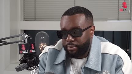 Le 22 mars, Maître Gims a donné une interview à la chaîne YouTube Oui Hustle où il a déroulé plusieurs approximations historiques, dont certaines qui relèvent du complotisme. (CAPTURE ECRAN INTERVIEW GIMS DANS OUI HUSTLE)