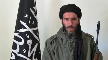 Capture d'&eacute;cran d'une vid&eacute;o non dat&eacute;e montrant Mokhtar Belmokhtar. (ANI / AFP)