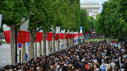 Les Champs-Elys&eacute;es, &agrave; Paris, le 14 juillet 2013. (FRÉDÉRIC SOREAU / PHOTONONSTOP / AFP)