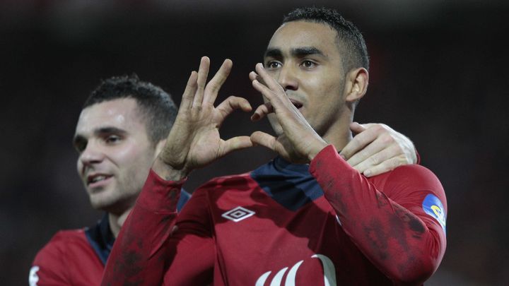 Dimitri Payet c&eacute;l&egrave;bre son but marqu&eacute; pour Lille contre Valenciennes, le 27 octobre 2012.&nbsp; (BAZIZ CHIBANE/SIPA)