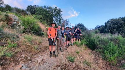 Un groupe de jeunes belges croisés sur la première étape du GR 20, entre Calenzana et Ortu di u Piobbu. Leur cri de guerre pour se motiver... Bière ! (BENJAMIN ILLY / RADIO FRANCE)