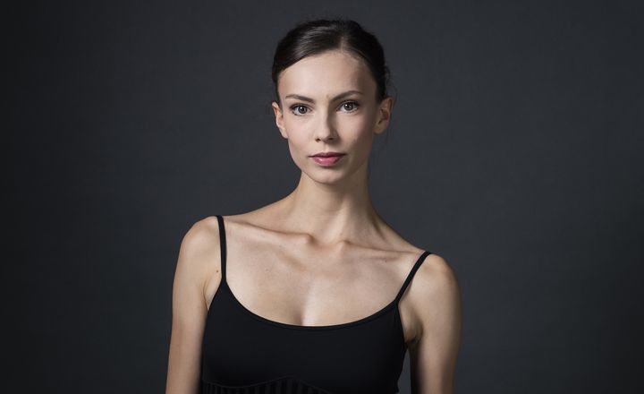 Portrait de la danseuse Bleuenn Battistoni nommée danseuse étoile à l'Opéra de Paris, le 26 mars 2024. (JULIEN BENHAMOU)