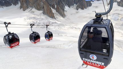 La Panoramic du Mont-Blanc&nbsp;relie l'Aiguille du Midi à la Pointe Helbronner au-dessus de la Vallée Blanche. (GR?GORY YETCHMENIZA / MAXPPP)