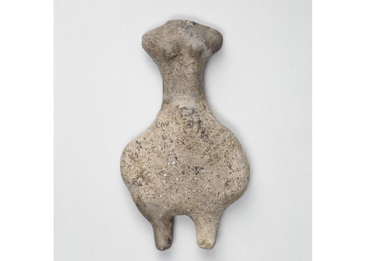 Anonyme, (site de Fort Harrouard, Sorel-Mousson, France), Statuette féminine, néolithique moyen, Terre cuite modelée, Musée d'Archéologie Nationale, Saint-Germain-en-Laye (© RMN-Grand Palais (MNAAG, Paris) / MichelUrtado)