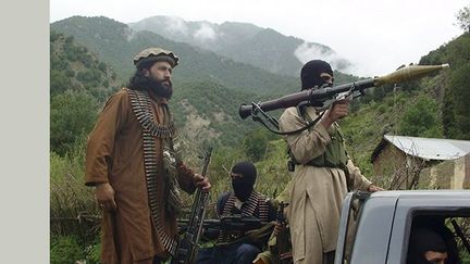 Des talibans pakistanais patrouillent dans la région tribale du Waziristan du Sud, le 5 août 2012. 
 
Cette photo d’Ishtiaq Mahsud sera visible lors de la soirée consacrée à al-Qaïda. (© Ishtiaq Mahsud/AP/SIPA)