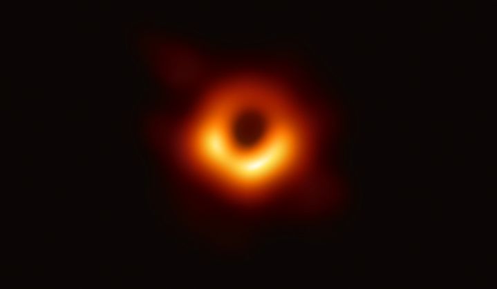 Première image d'un trou noir, diffusée le 10 avril 2019. (EVENT HORIZON TELESCOPE COLLABORATION)