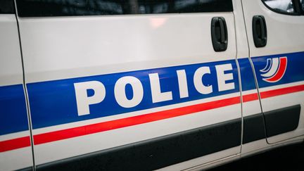 Une voiture de police à Paris, le 28 juillet 2023. Photo d'illustration. (XOSE BOUZAS / HANS LUCAS / AFP)