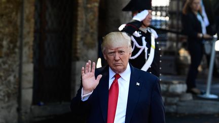 Le président des Etats-Unis Donald Trump arrive à l'hôtel San Domenico à Taormine, en Sicile (Italie), pour le second jour du sommet du G7, le 27 mai 2017. (MIGUEL MEDINA / AFP)