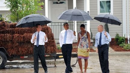 Barack Obama et sa femme Michelle Obama visitent Columbia Parc Housing, à La Nouvelle-Orléans, le 29/08/2010 (AFP/Jewel Samad)