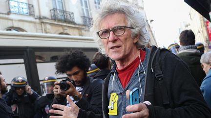 Jean-Baptiste Eyraud, président du Droit au logement, a obtenu samedi 7 janvier au soir l'ouverture d'une salle pour héberger une trentaine de personnes à l'hôpital Hôtel-Dieu sur l'Île de la Cité à Paris.&nbsp; (SEBASTIEN MUYLAERT/WOSTOK PRESS / MAXPPP)