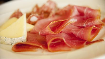 Santé : les Français consomment trop de charcuterie