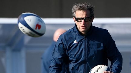 Le sélectionneur du XV de France, Fabien Galthié, lors d'un entraînement des Bleus à Marcoussis (Essonne), le 11 février 2021. (FRANCK FIFE / AFP)