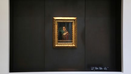 Portrait de femme, dit la Belle Ferronnière, de Léonard de Vinci, au Louvre Abu Dhabi, le 6 novembre 2017. (SATISH KUMAR SUBRAMANI)