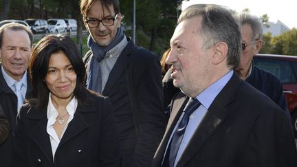 L'ex-candidate &agrave; la primaire socialiste &agrave; Marseille, Samia Ghali, et le pr&eacute;sident du conseil g&eacute;n&eacute;ral des Bouches-du-Rh&ocirc;ne, Jean-No&euml;l Gu&eacute;rini, le 14 novembre 2013 dans les quartiers nord de Marseille. (MAXPPP)