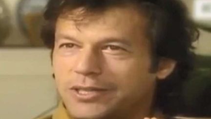 Imran Khan, ancien playboy et champion de cricket, en passe de diriger le Pakistan