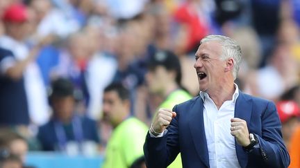 Didier Deschamps lors du&nbsp;huitième&nbsp;de finale contre l'Irlande, le 26 juin 2016, à Lyon (Rhône).&nbsp; (VALERY HACHE / AFP)