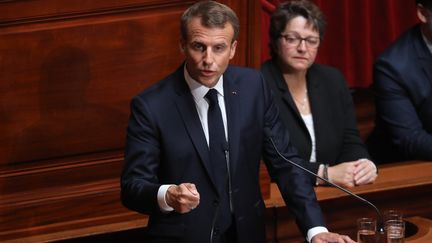 Le président de la République, Emmanuel Macron, s'exprimant devant le Parlement lors d'un congrès spécial à Versaille, le 9 juillet 2018. (LUDOVIC MARIN / AFP)