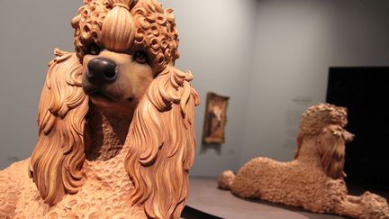 Le portrait de chien a vu le jour &agrave; la Renaissance et est encore repr&eacute;sent&eacute; de nos jours comme le montre cette sculpture de caniche r&eacute;alis&eacute;e par Jeff Koons (1991). (ELODIE DROUARD / FTVI)