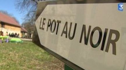 L&#039;art et la culture en plein coeur de la campagne iséroise grâce au Pot au noir
 (Culturebox)