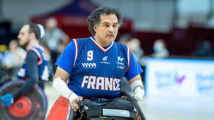 Ryadh Sallem, joueur de rugby fauteuil lors du match France-Danemark pendant le championnat d'Europe de rugby, à Paris, le 23 février 2022. (DENIS TRASFI / MAXPPP)