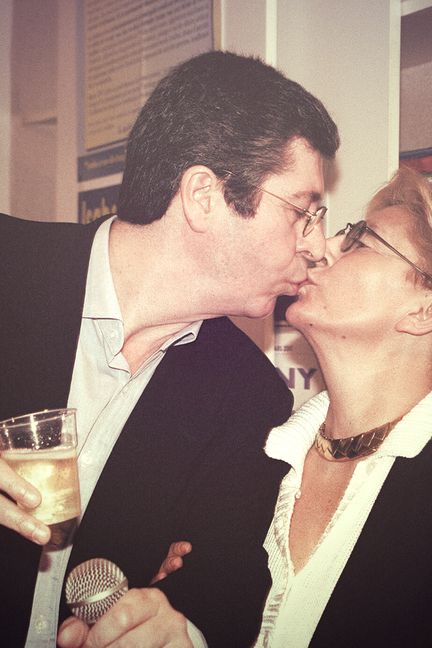 Patrick Balkany et sa femme célèbrent leur élection à la mairie de Levallois-Perret, le 18 mars 2001. (MAXPPP / NOEMIE CARON)