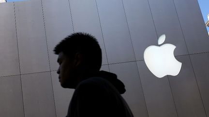 Devant l'Apple Store de San Francisco, en Californie, le 24 avril 2012. (JUSTIN SULLIVAN / GETTY IMAGES NORTH AMERICA)